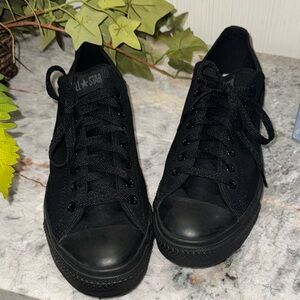 NWOT Converse Chuck Taylor Sneakers